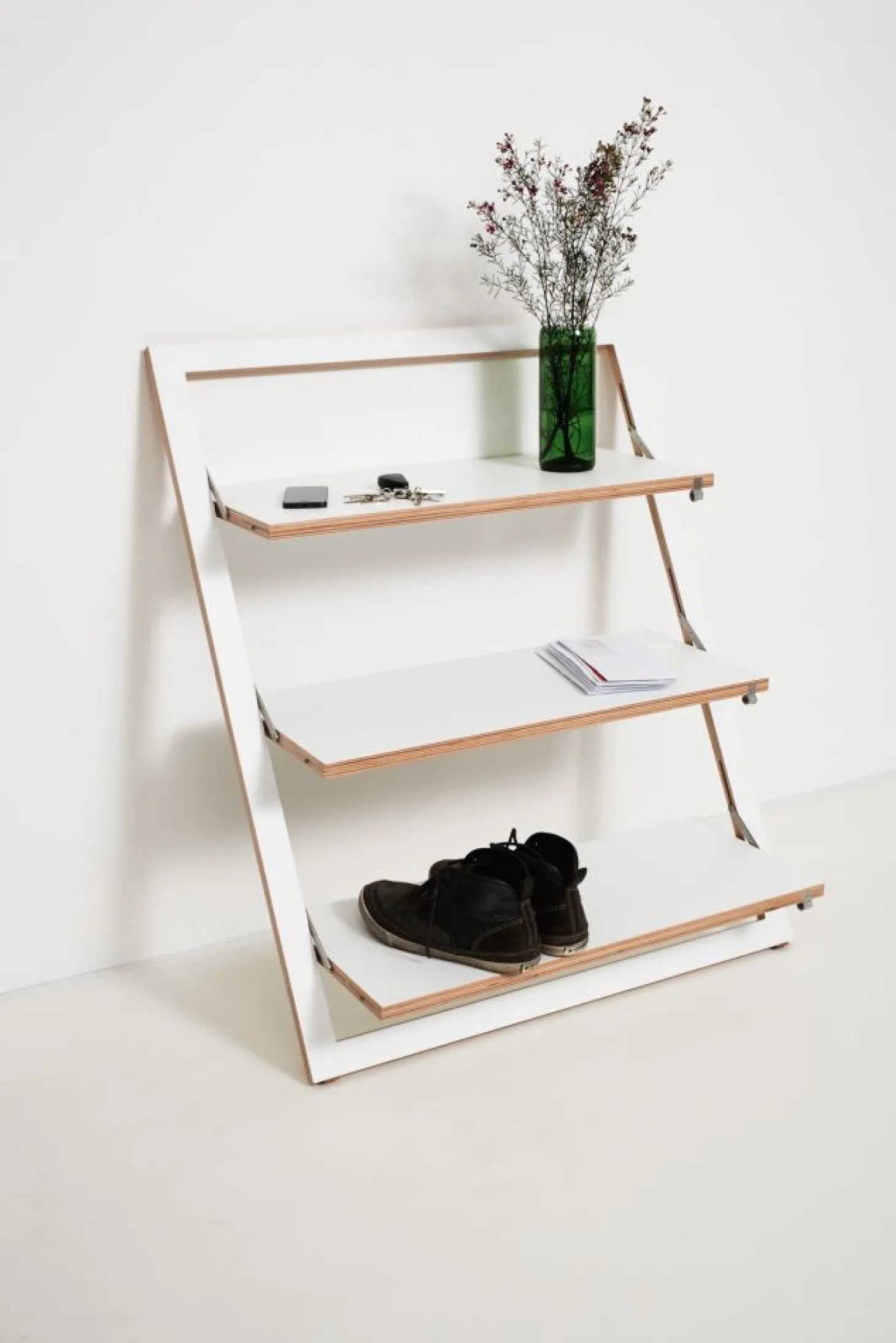 AMBIVALENZ Fläpps Lehnregal weiß