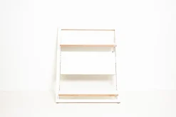 AMBIVALENZ Fläpps Lehnregal weiß