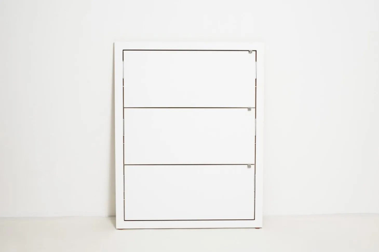 AMBIVALENZ Fläpps Lehnregal weiß