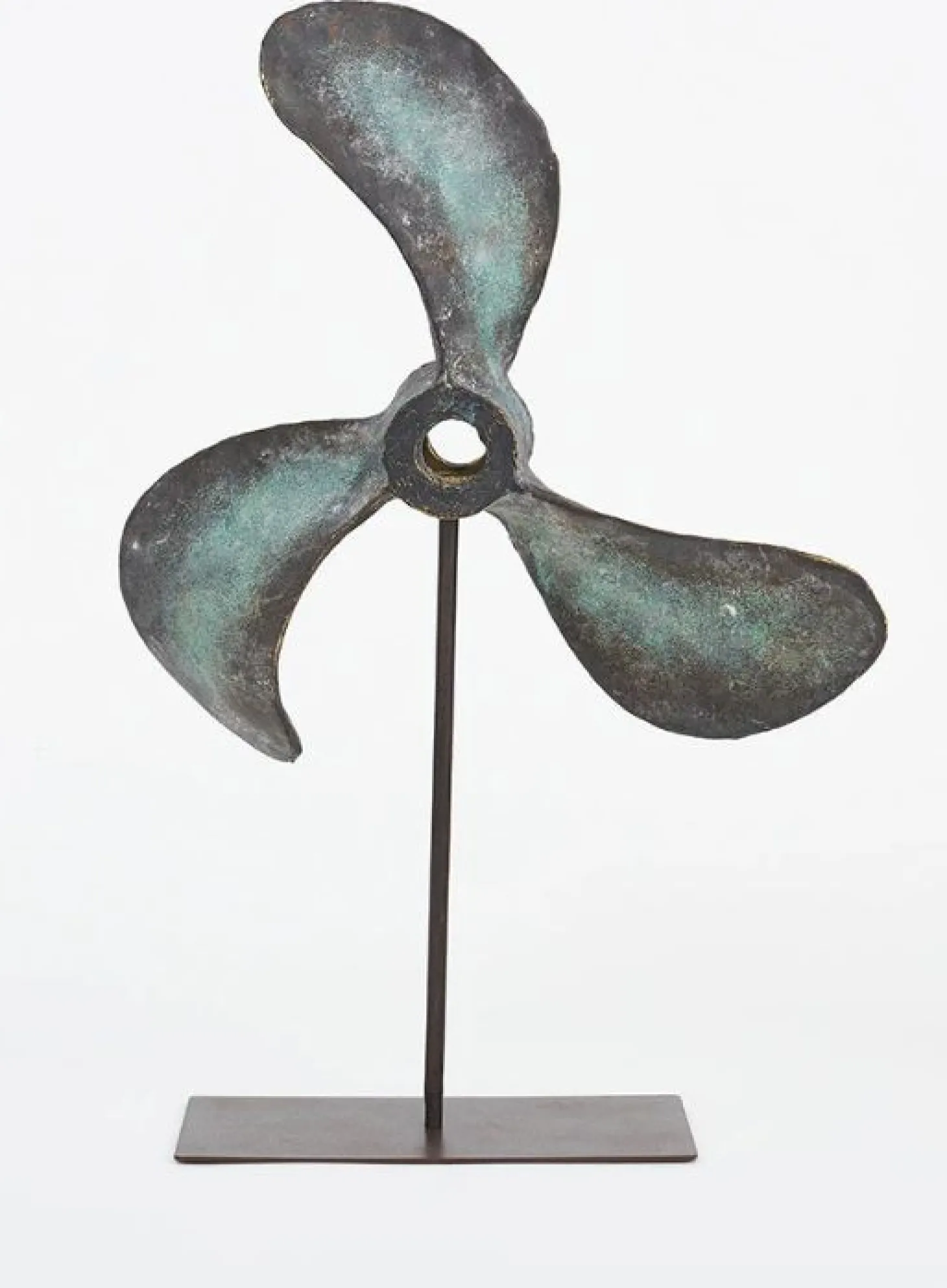 Batela Vintage Schiffsschraube aus Kunstharz auf Metallsockel