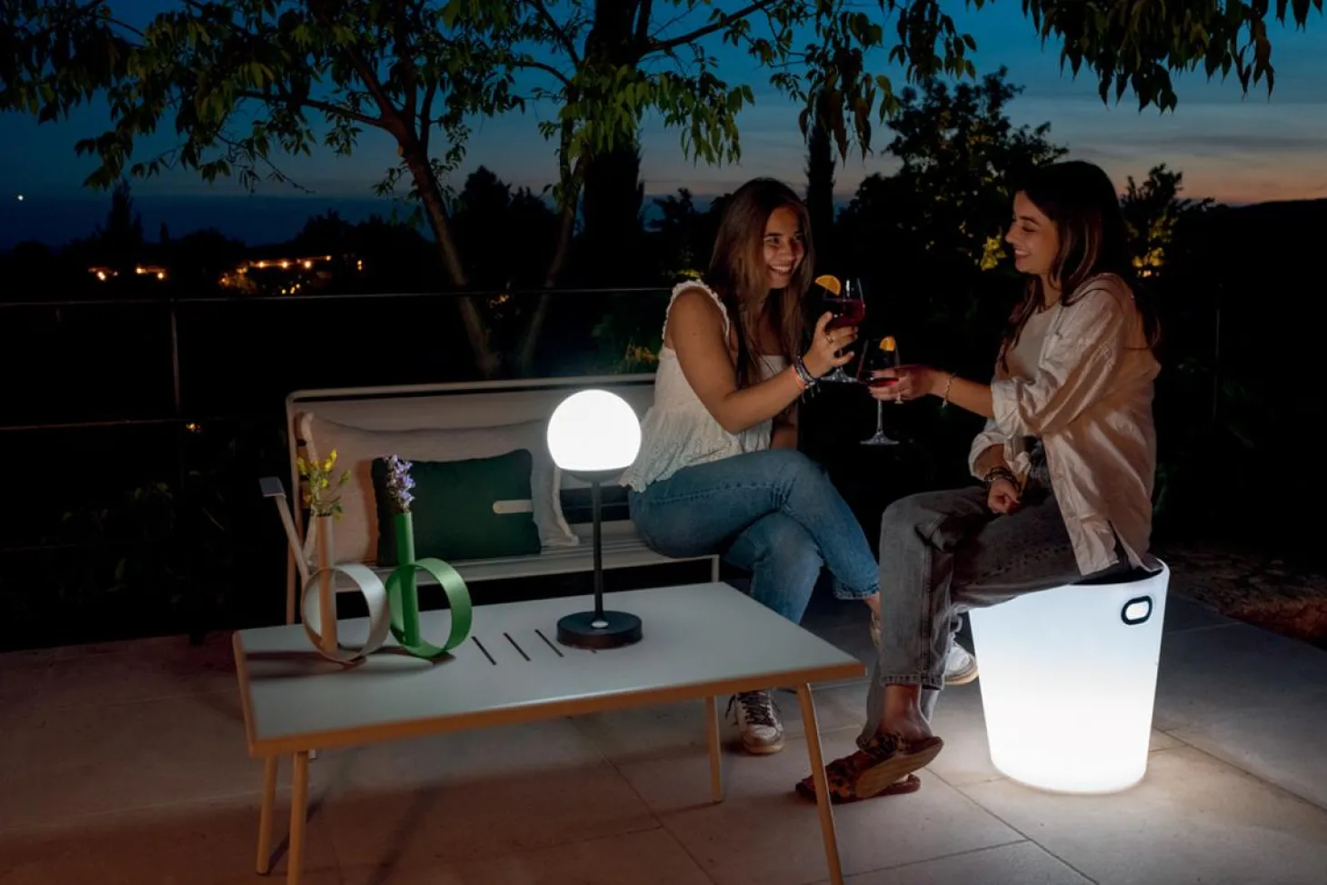 Fermob MOOON! In- und Outdoorleuchte dimmbar Muskat