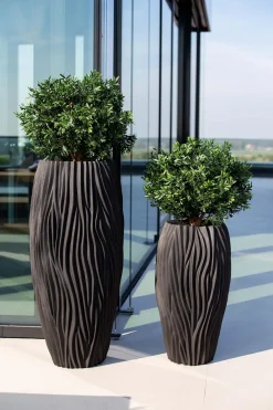 Fleur Ami River Bodenvase wellenförmige Struktur Ø 38 cm, Höhe 70 cm schwarz