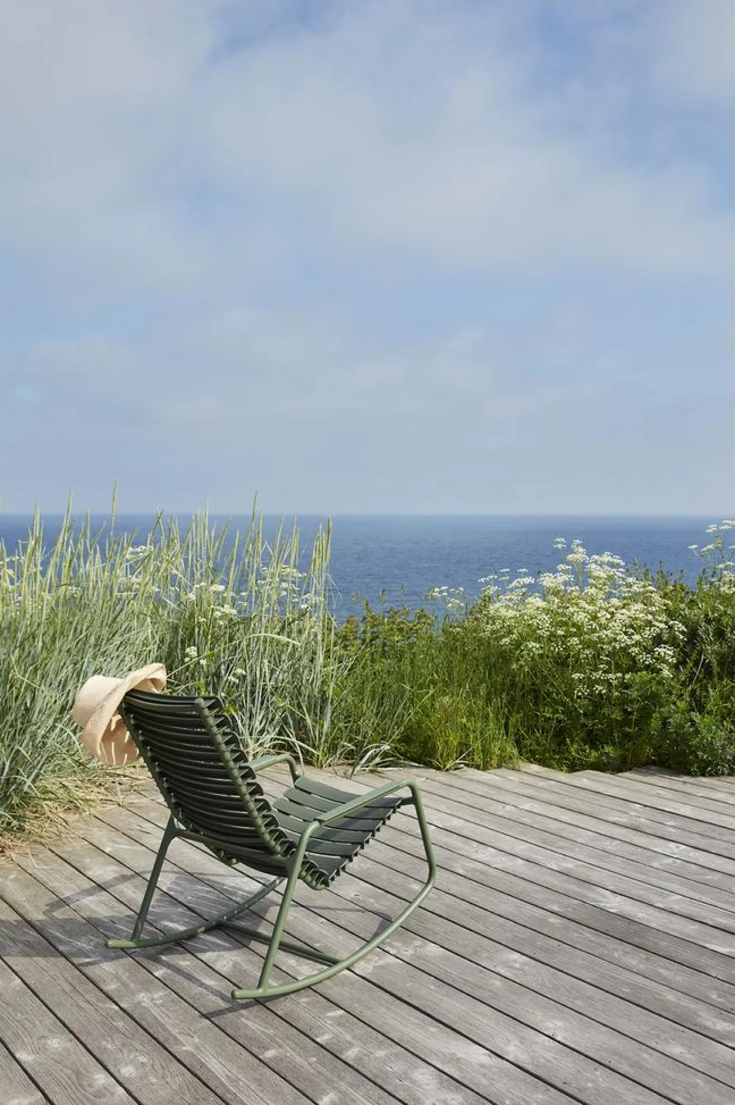 HOUE ReCLIPS Outdoor Schaukelstuhl schwarz, Armlehnen Bambus