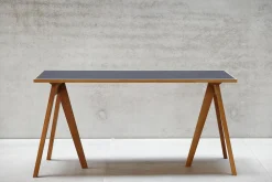 Jan Kurtz Tisch Neo Eiche massiv geölt / Linolium schwarz