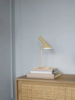 Louis Poulsen AJ Mini Tischleuchte Schwarz