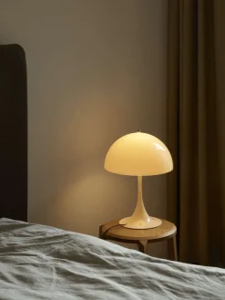 Louis Poulsen Panthella 320 Tischleuchte Opal Weiß