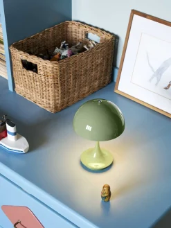 Louis Poulsen Panthella 160 tragbare Tischleuchte Opal Beige