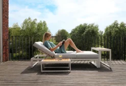 4-M Design Nest flacher Outdoor Beistelltisch aus Teak Oberfläche Mokka