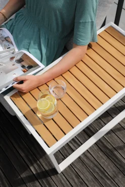 4-M Design Nest flacher Outdoor Beistelltisch aus Teak Oberfläche Mokka