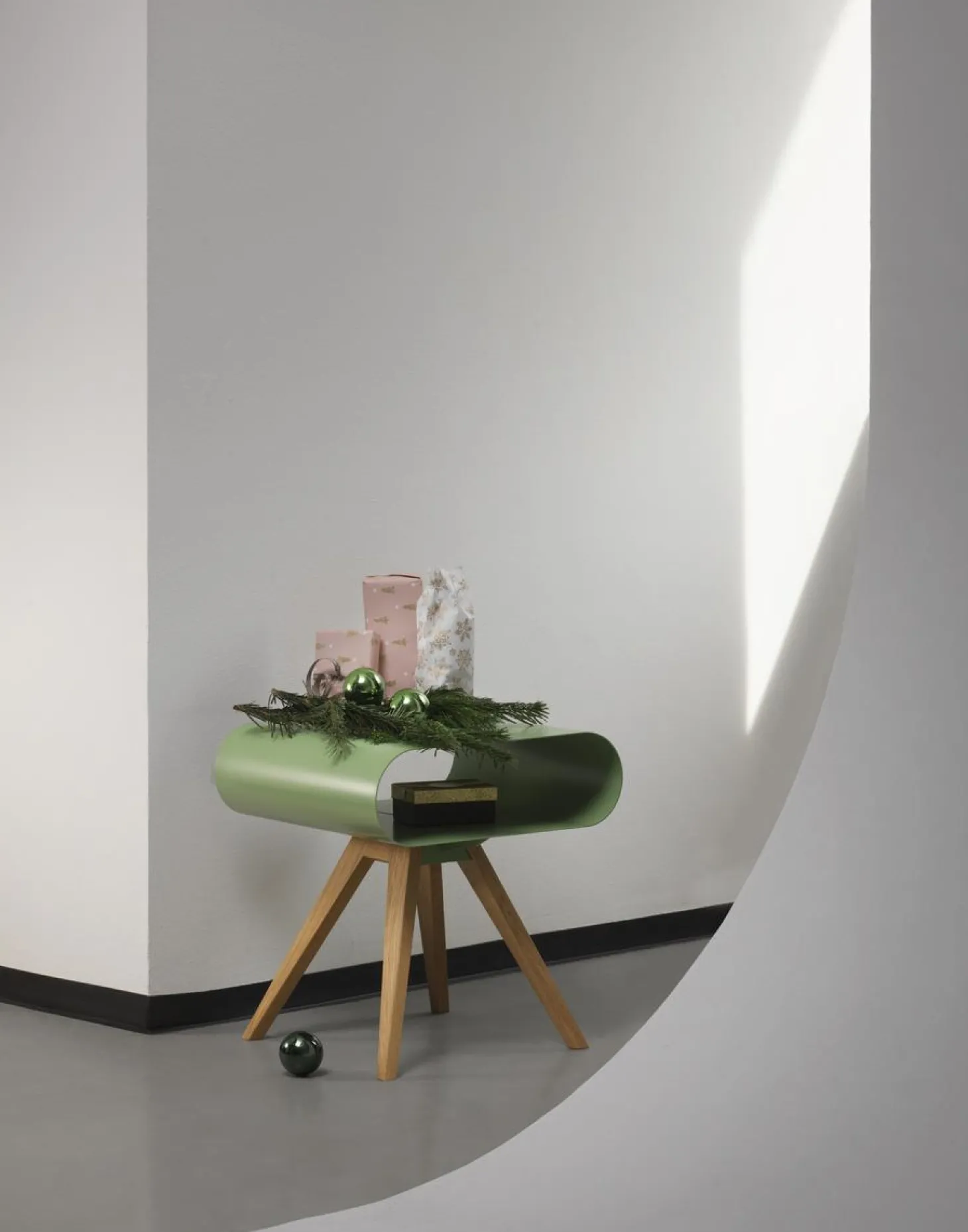 Müller Möbelfabrikation LO 12 Beistelltisch mit Ablage RAL 1012 Zitronengelb Eiche