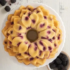 Nordic Ware Kuchenform Blossom Bundt Pan 2,4 Liter