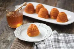 Nordic Ware Muffinform Bienenstock Beehive Cakelet Pan