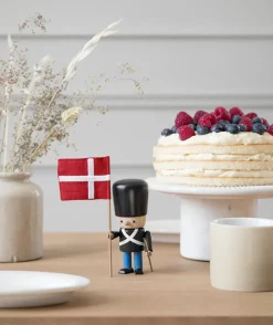 Novoform Dänische Königliche Garde - Holzfigur schwarze Uniform 9,8 x 9,3 x 22 cm