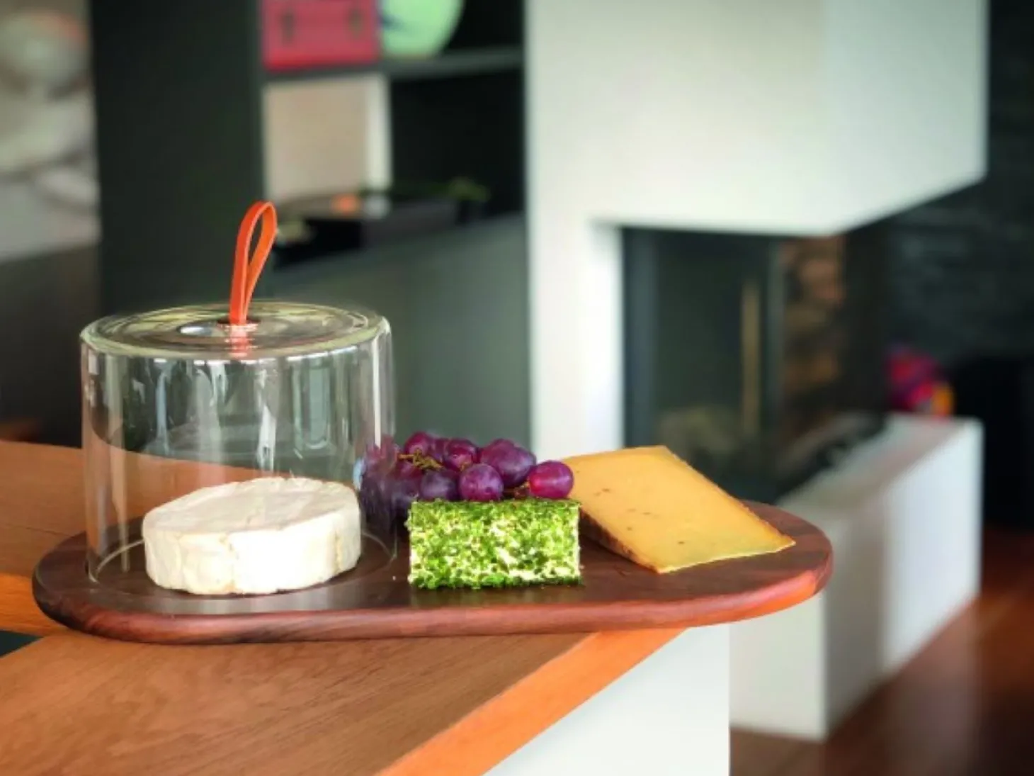 Philippi Walnut Käsebrett mit Glasglocke