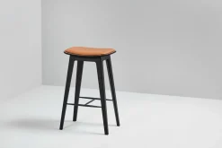 SACKit Nordic Barhocker – Buche schwarz kreuznaht (73cm) Leder Ultra Brandy