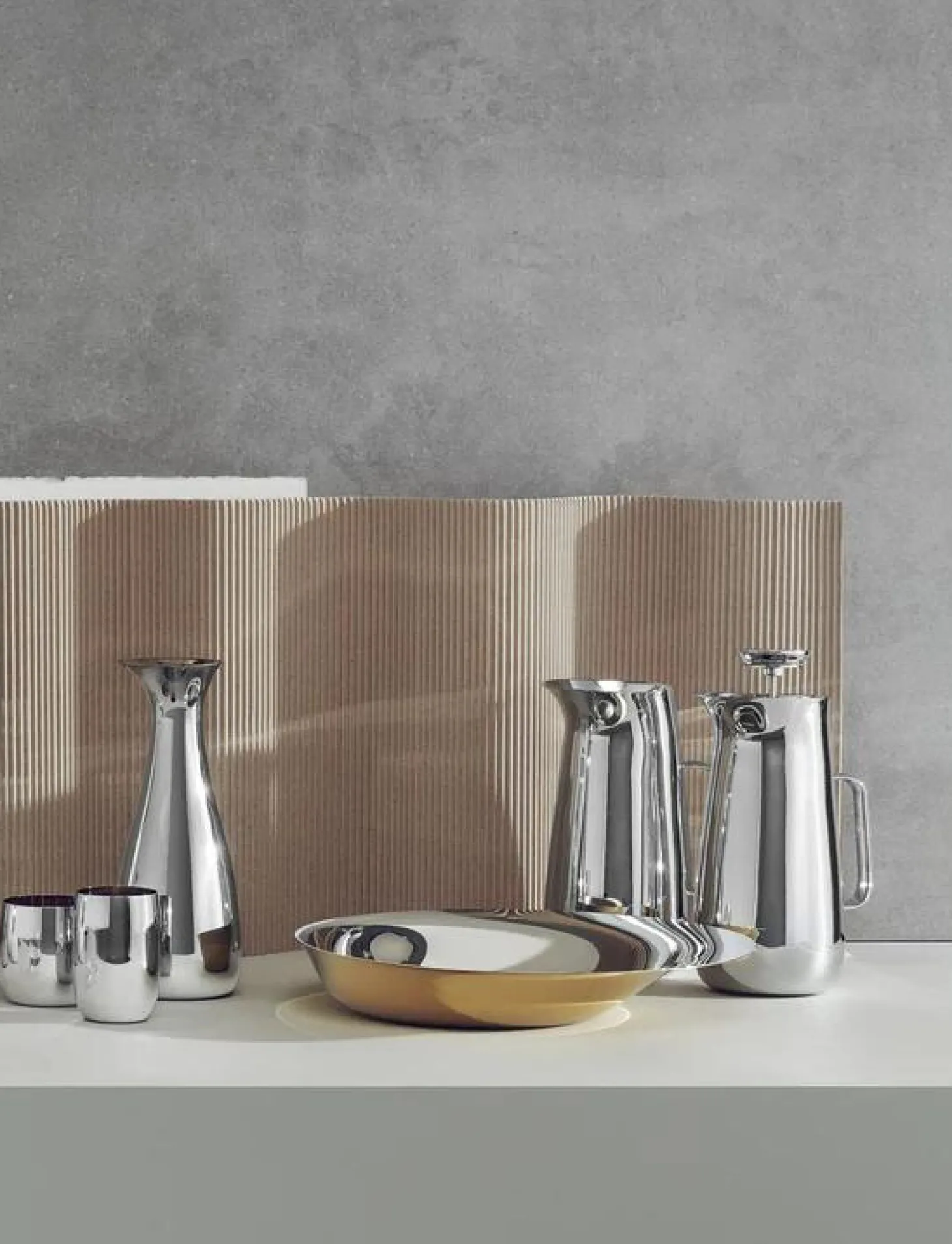 Stelton Norman Foster Karaffe mit Verschluss 1 L golden
