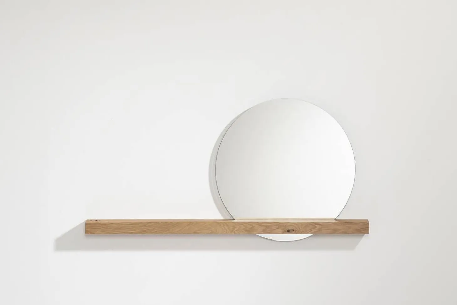 weld & co Wandspiegel mit Eichenholzleiste 100 × 7,5 × 4 cm, Spiegel Ø 50 cm rechts